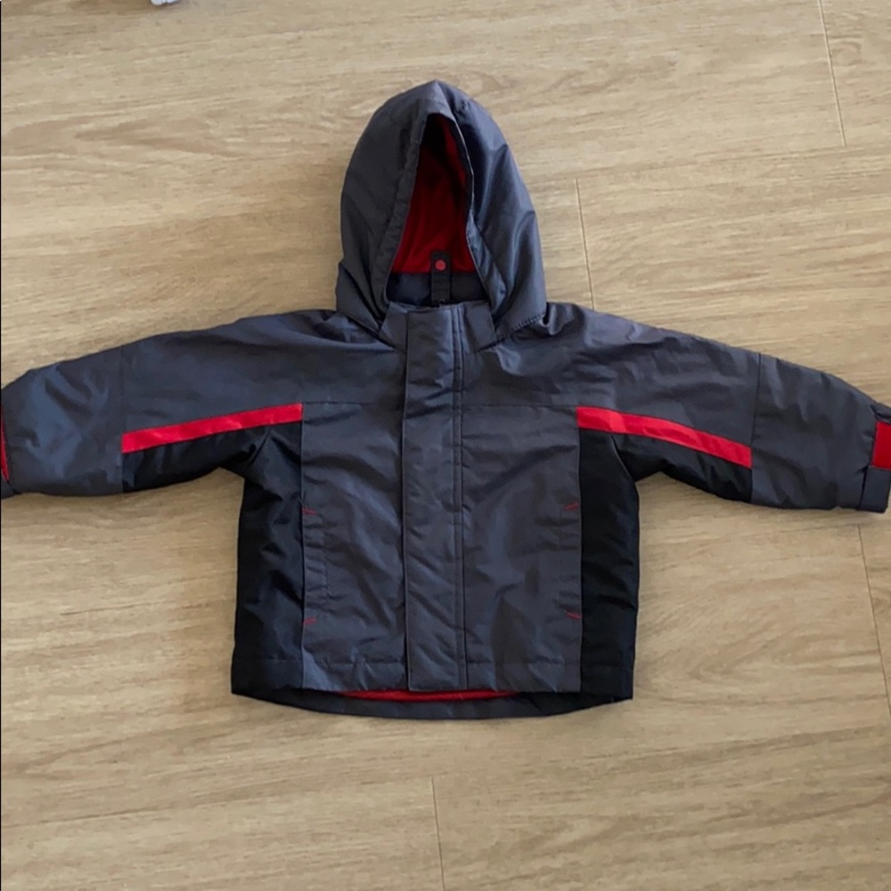 Kids jacket with removable hood